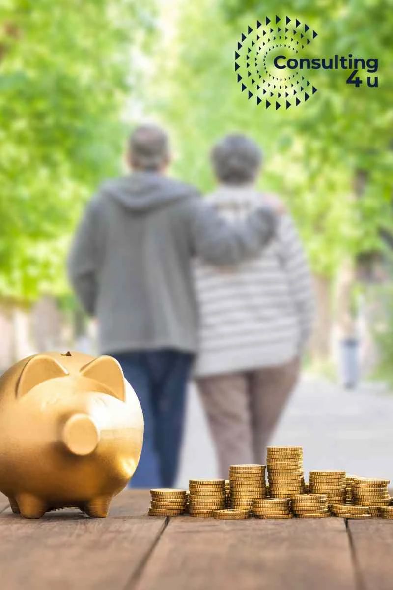 Οικονομική ασφάλεια συνταξιούχων – Χρυσό κουμπαράς και κέρματα με ηλικιωμένο ζευγάρι