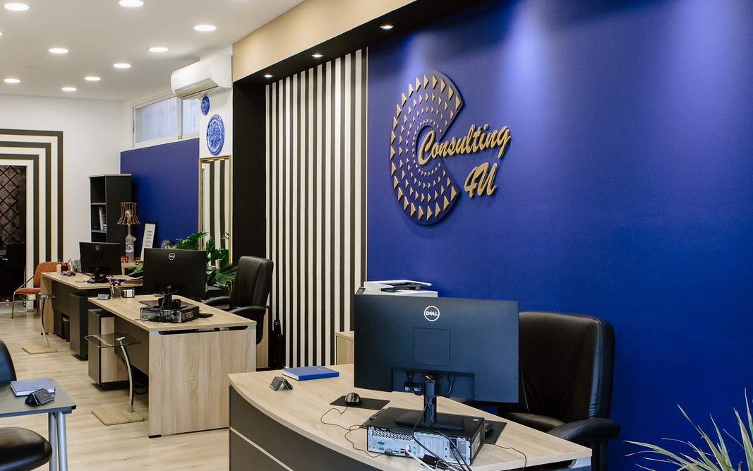 Γραφείο συμβουλευτικής για δάνεια και χρηματοδοτήσεις Consulting 4You. Φαίνεται ο εσωτερικός χώρος.