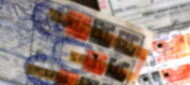 Καταμέτρηση ενσήμων πριν το 2002: Θολή εικόνα παλιών καρτελών και βιβλιαρίων ασφάλισης με σφραγίδες για έλεγχο ενσήμων ΕΦΚΑ και υψηλότερη σύνταξη